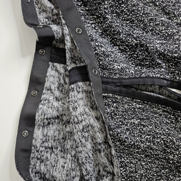 Lululemon Vinyasa Wrap Scarf Jacquard Black Arm Holes Convertible Rulu Fabric - Picture 6 of 7